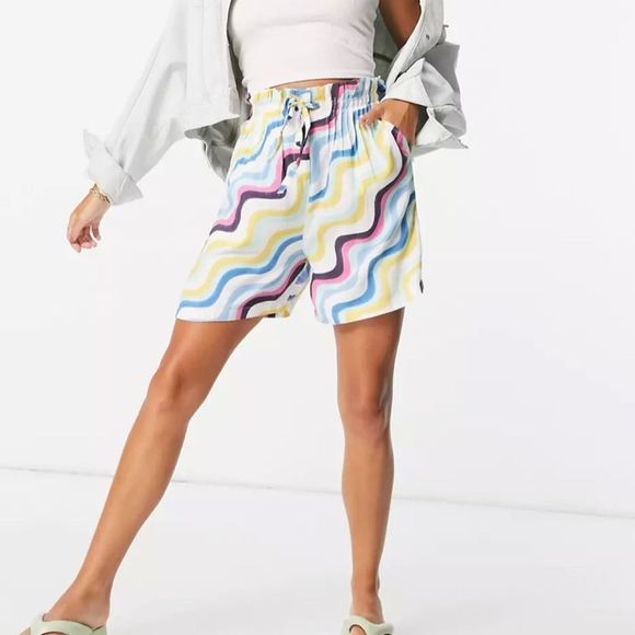 🆕 Native Youth: Wide Leg Short in Abstract Multi Wave Print - Picture 3 of 15